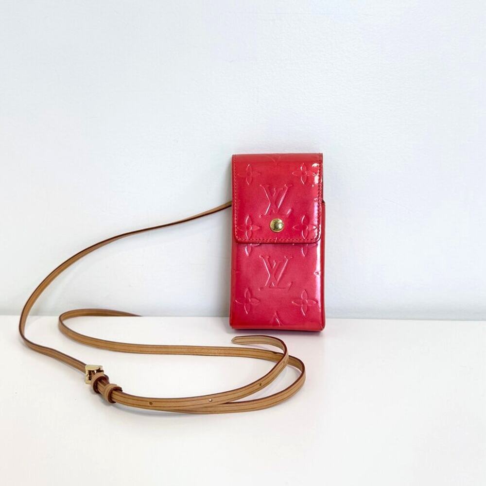 LOUIS VUITTON Fuchsia Monogram Vernis Greene Cell Phone Holder Crossbody LV Pack